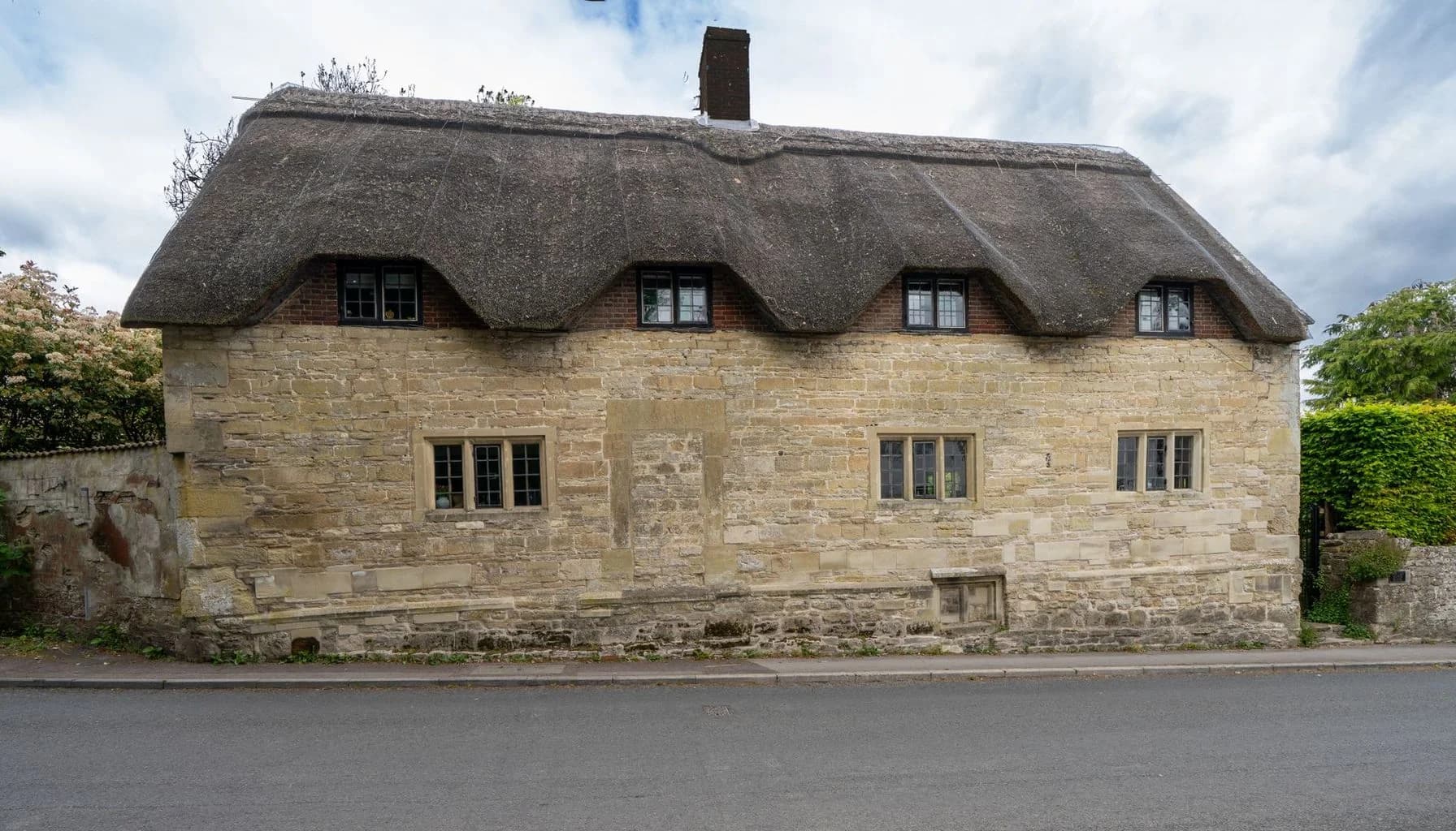 UK residential mortgage article image for 5 Effective Ways to Lower Your Monthly Mortgage Payments