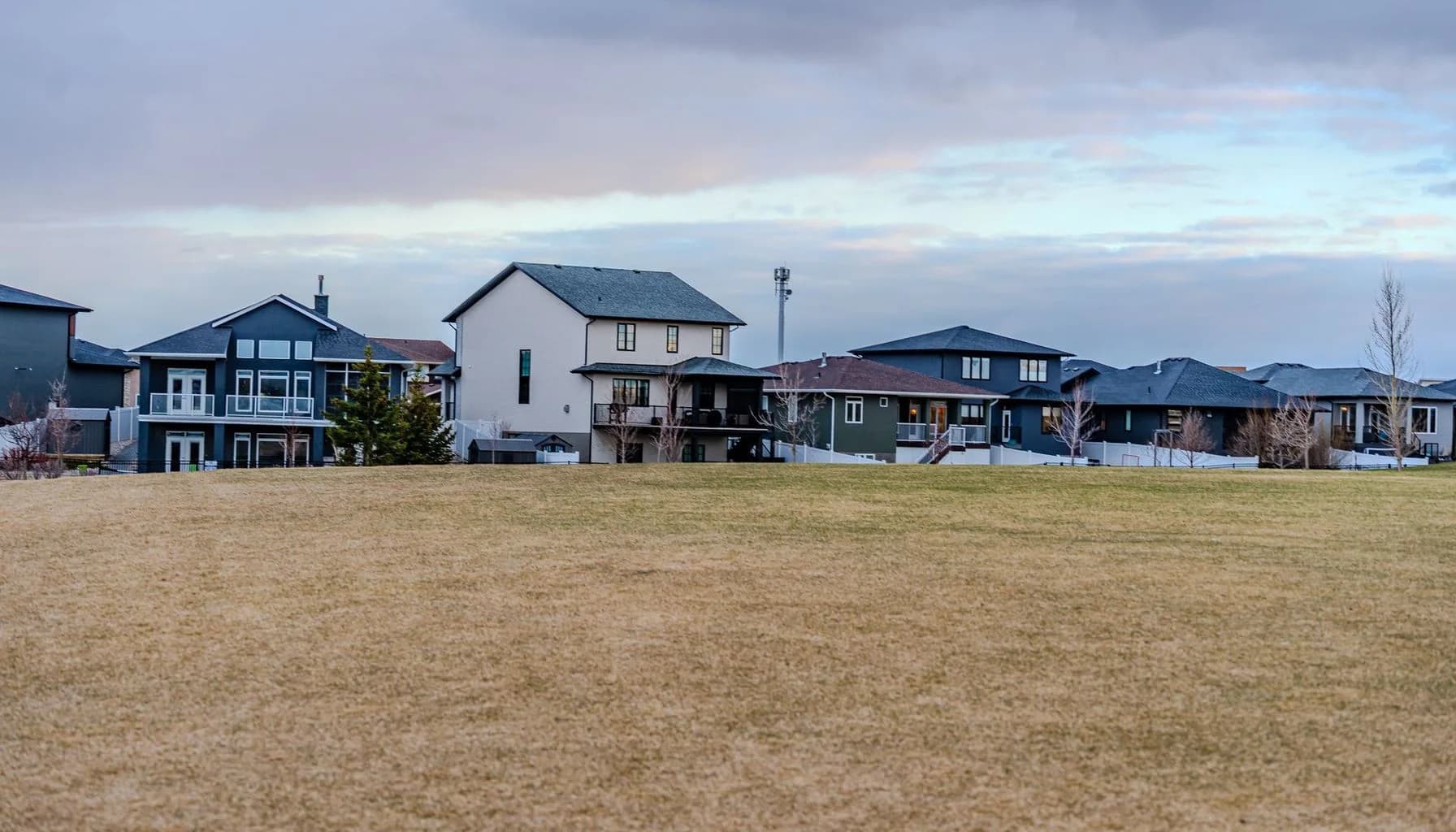 House Prices Increase Slightly Amid Subdued Market